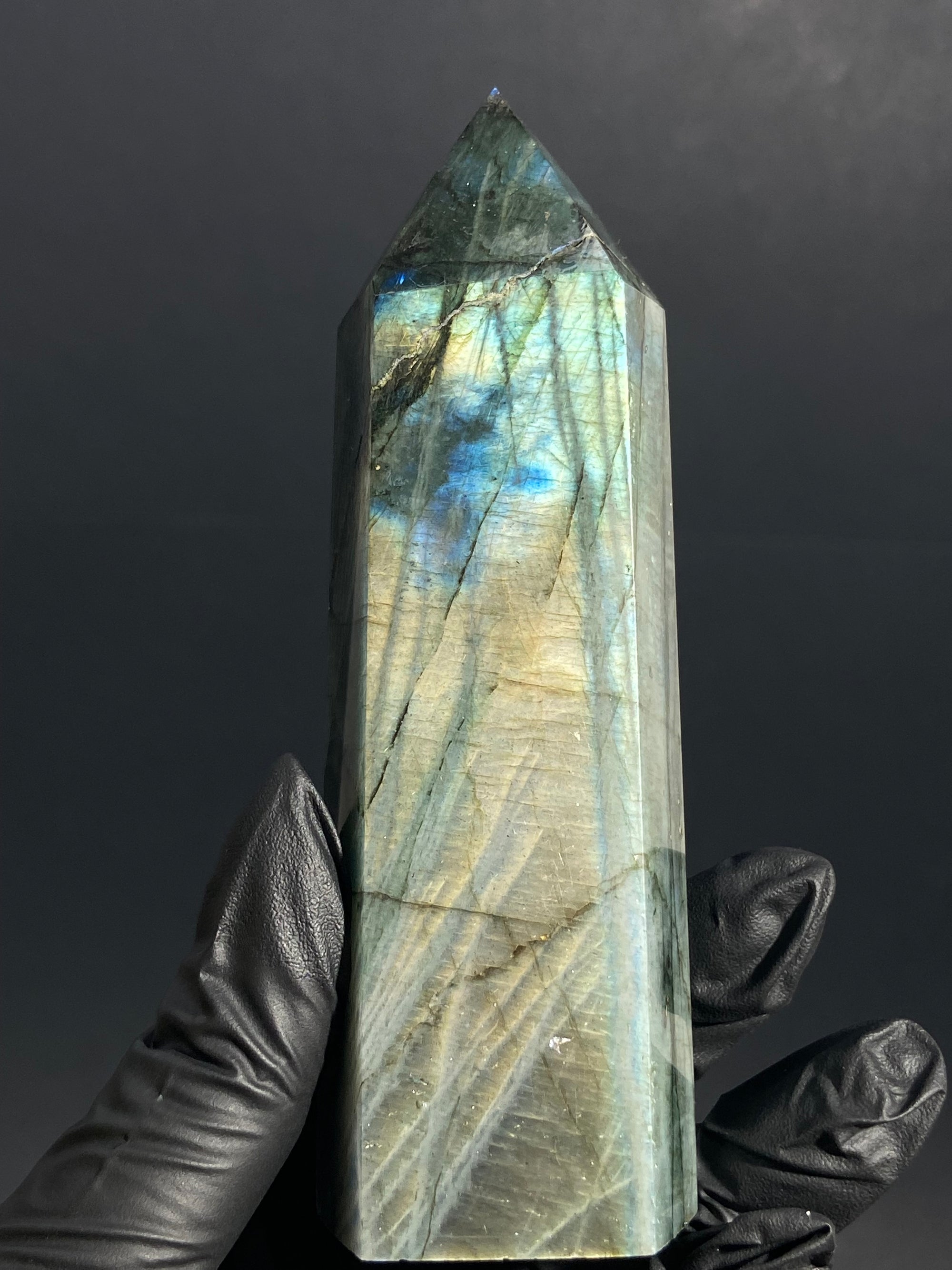 Labradorita Obelisco