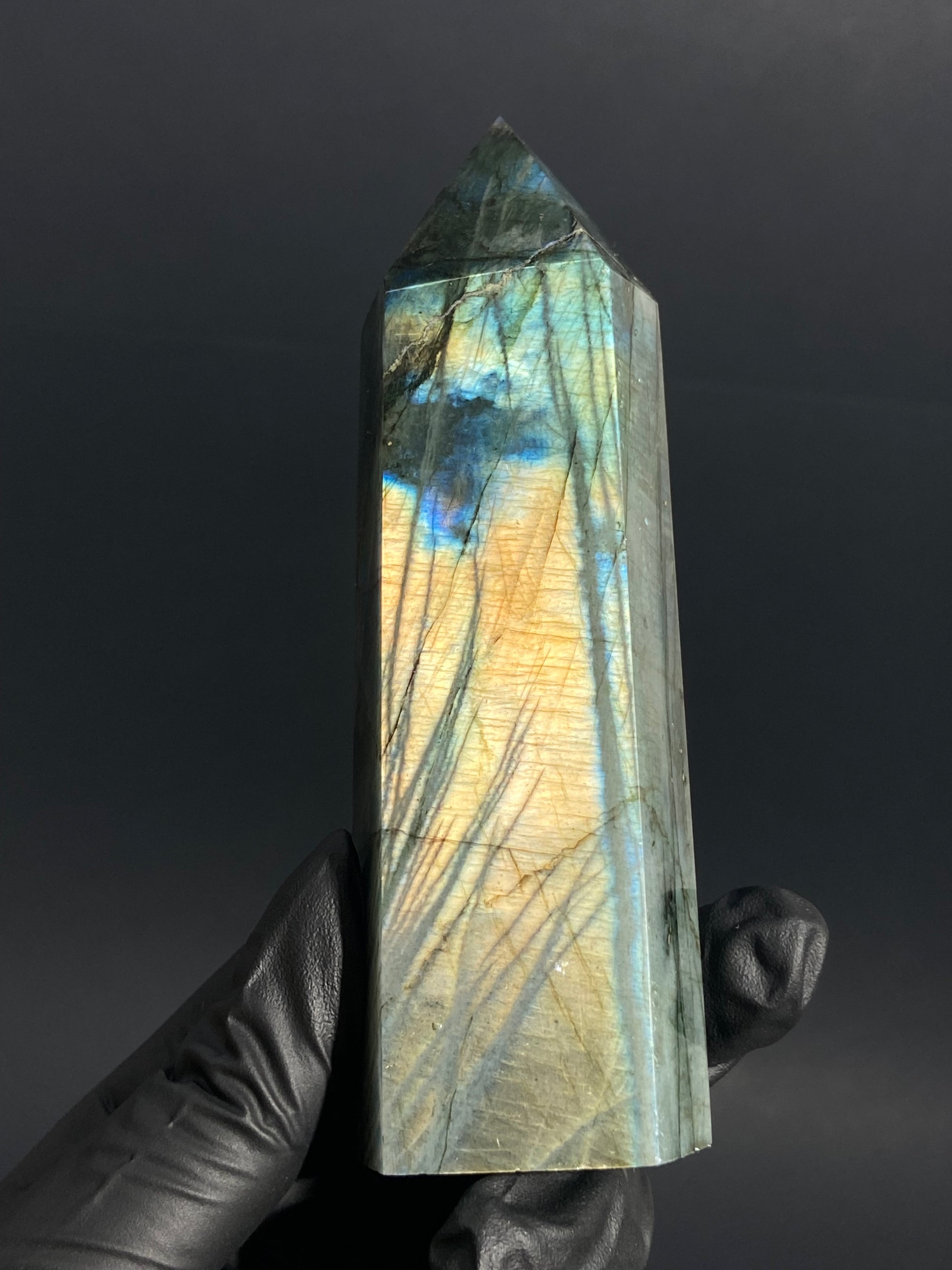 Labradorita Obelisco